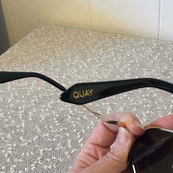 QUAY Playa Black and Gold Rimless Aviator Sunglasses NWT - Picture 8 of 10